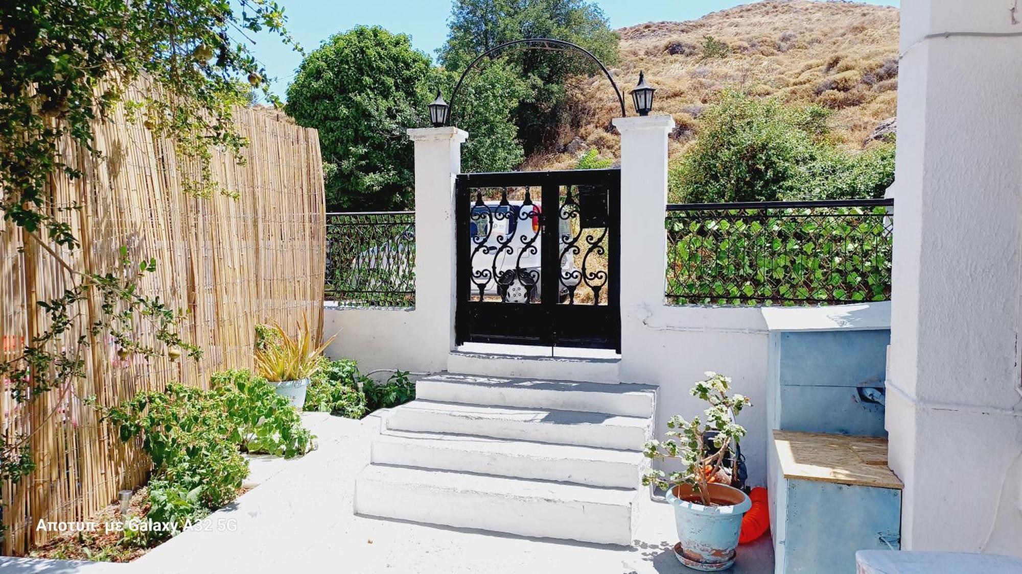 Kostas Studios Apartments - Ενοικιαζόμενα Δωμάτια Με Κουζινάκι Myrina Esterno foto