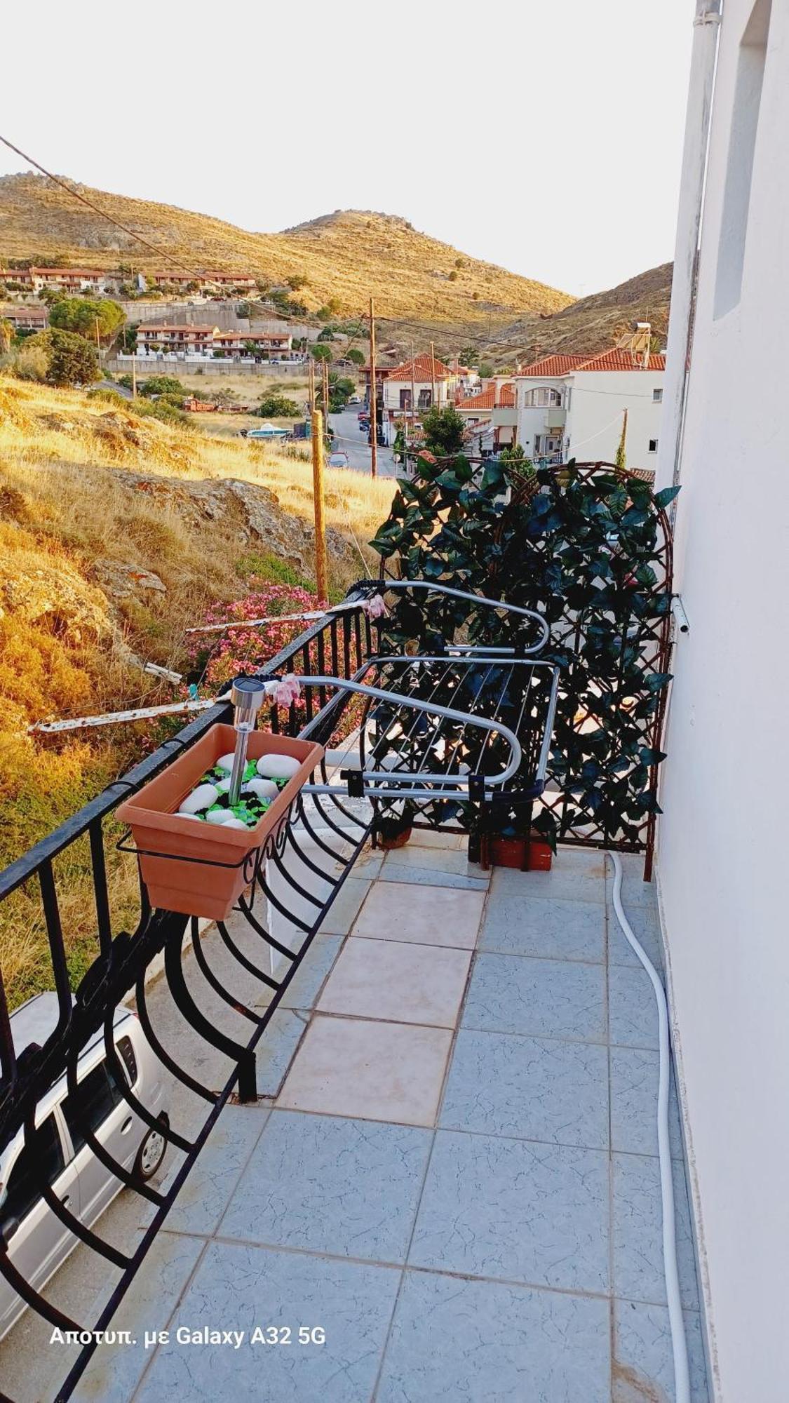 Kostas Studios Apartments - Ενοικιαζόμενα Δωμάτια Με Κουζινάκι Myrina Esterno foto