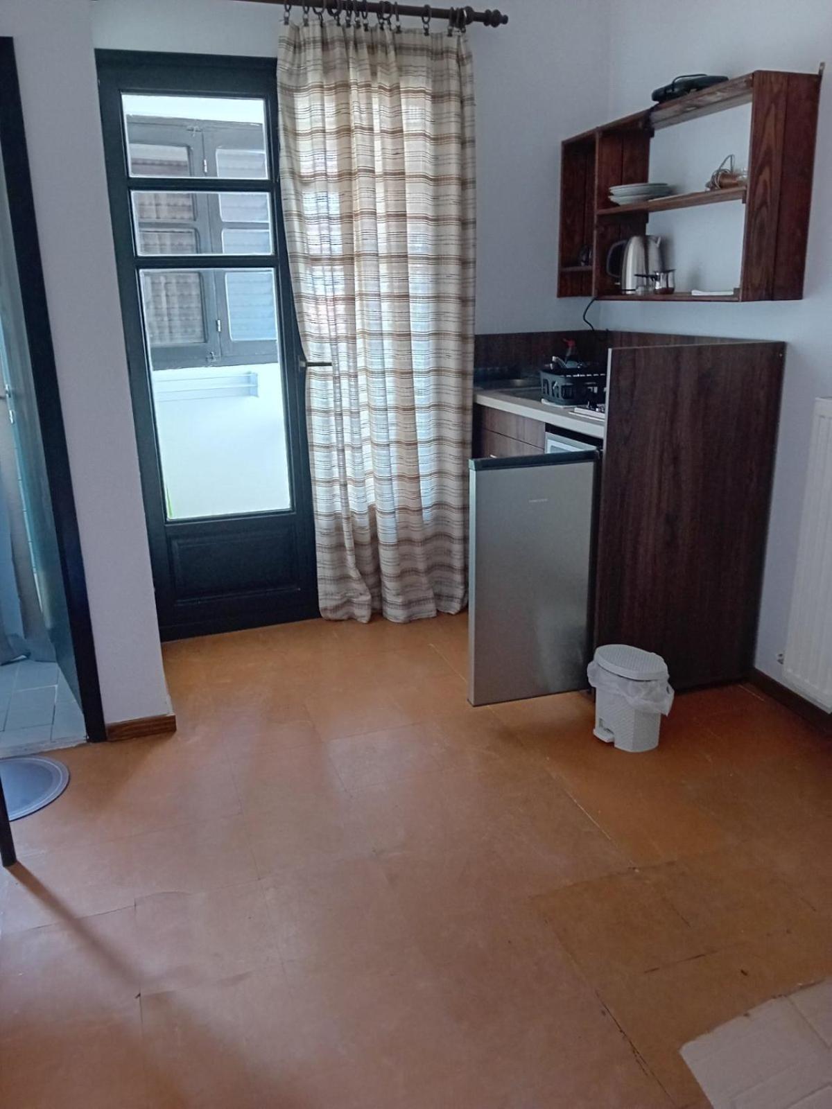 Kostas Studios Apartments - Ενοικιαζόμενα Δωμάτια Με Κουζινάκι Myrina Esterno foto